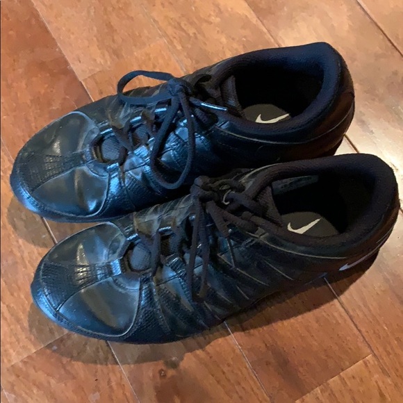 Nike zumba/workout shoes - Picture 1 of 2